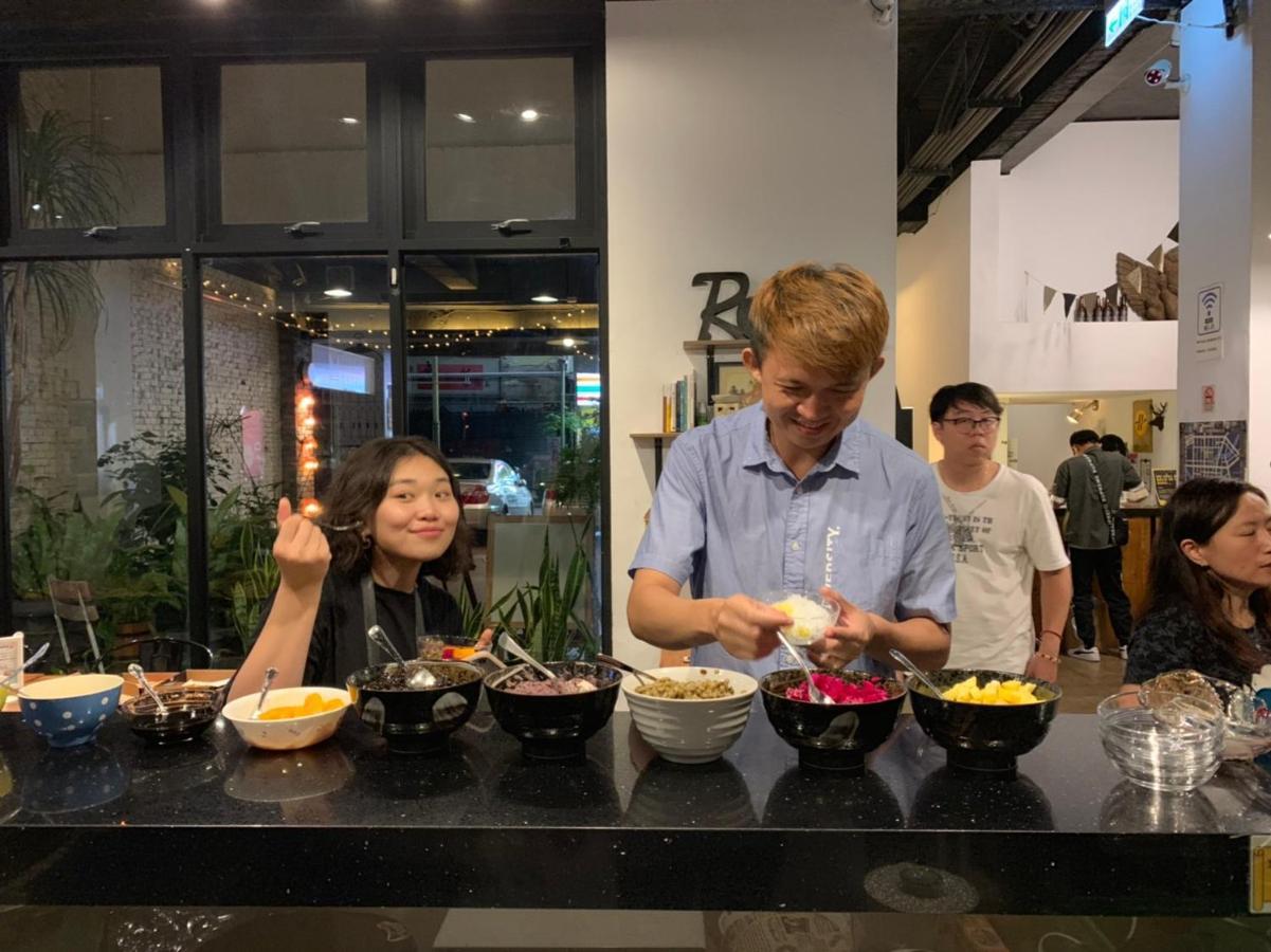 Backpacker 41 Hostel - Taichung Eksteriør billede