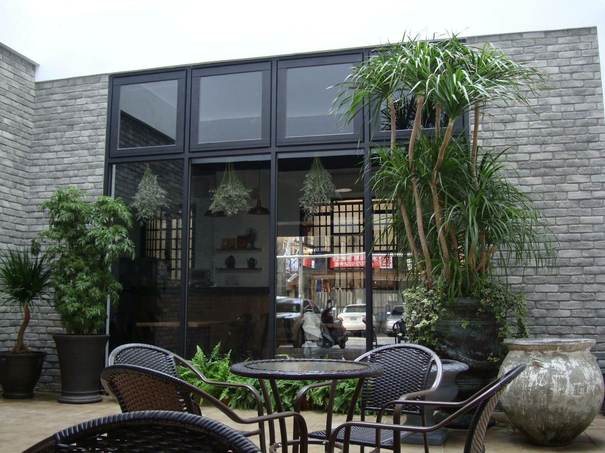 Backpacker 41 Hostel - Taichung Eksteriør billede