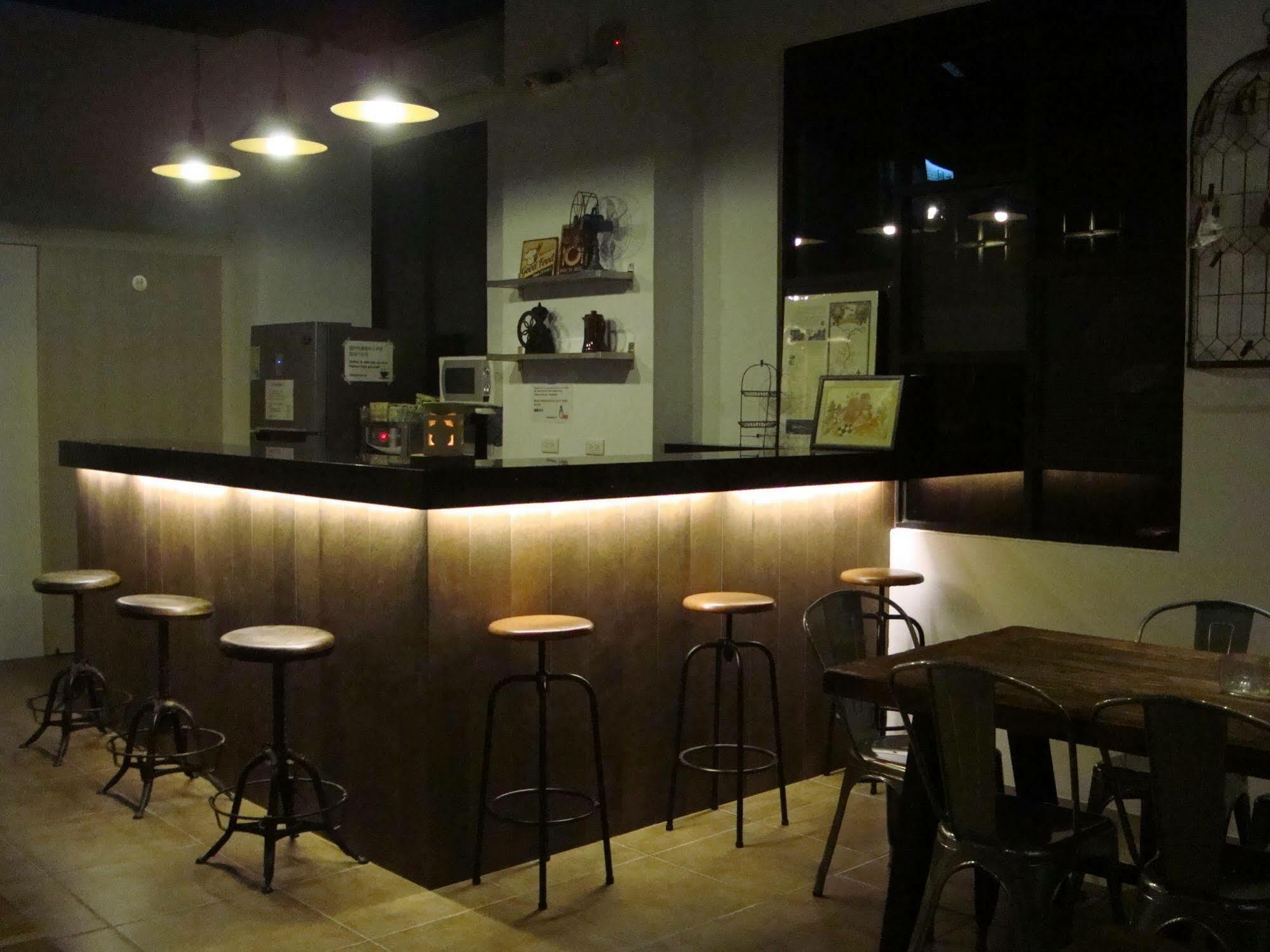 Backpacker 41 Hostel - Taichung Eksteriør billede